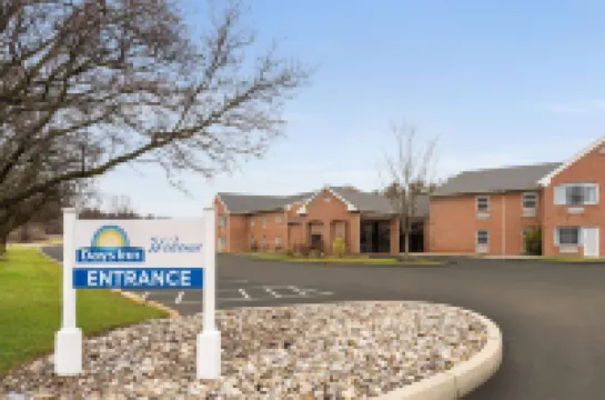 Days Inn & Suites by Wyndham Lancaster Amish Country