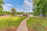 Private Dock + Porch: Lakefront Retreat in Cobb! - 2 étoiles