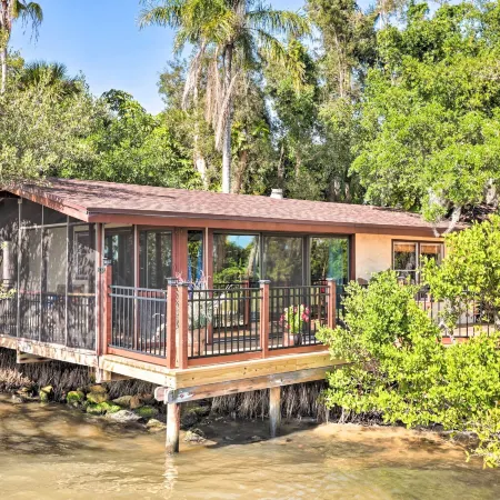 Riverfront Merritt Island Bungalow w/ Dock & Deck