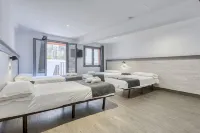 Hostal Bedmates Hotels in El Poble-sec