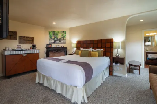 The Vendange Carmel Inn & Suites