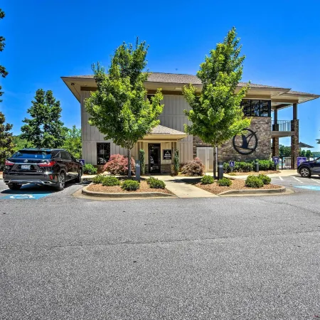Resort-Style Condo w/ Balcony on Lake Keowee