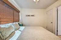 Central Catalina Cottage Walk to Ferry and Eateries