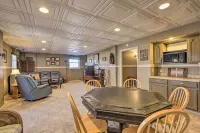 Cozy Caymus Cabin ~ 3 Mi to Callaway Gardens! - parking