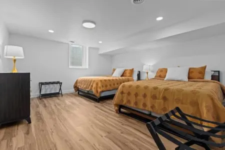 Pack Em Inn - 5 BR 5 BA - Spacious Entertainment Отели в г. Ашваюбенон