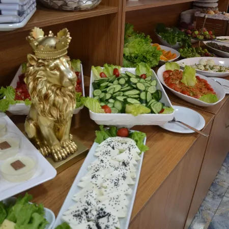 Piyes Otel