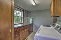 Pet-Friendly Spring Grove Home w/ Serene Yard! - Alojamientos