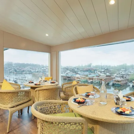 Bloom Boutique - Dal Lake