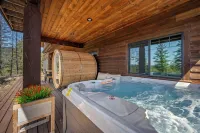 Mountain Top Retreat: Hot Tub, Sauna, Fire Pit, Seclusive 5 acres, Sunset Views