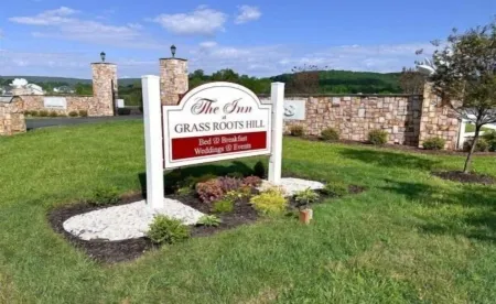 The Inn at Grass Roots Hill Отели в г. Бакмарш