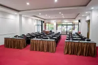 Hotel Bandara Syariah Hotel di Brantiraya