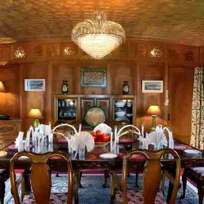 WelcomHeritage Gurkha Houseboats Dining/Meeting Rooms