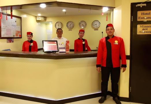 Hotel Sogo Timog Avenue의 깔끔한 객실 내부