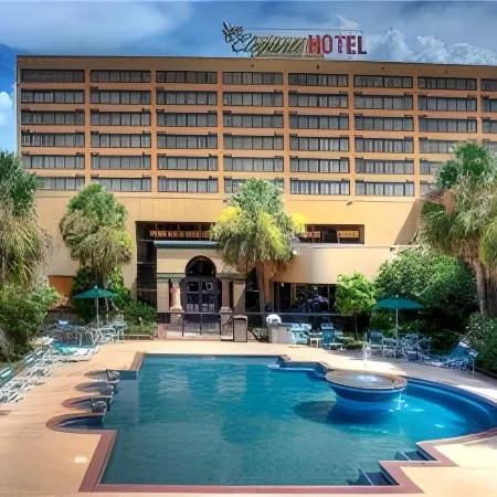 Mcm Eleganté Hotel & Conference Center