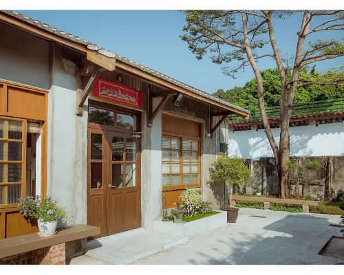 CandyFloss B&B -Kaohsiung Hôtels à proximité de : Station de métro Dadong