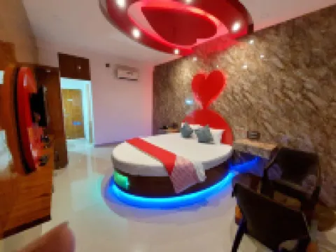 Walstar's Castle View Hotels in Panhala