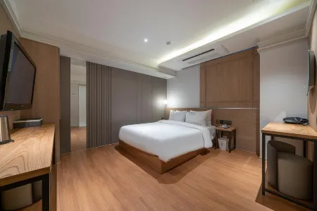 Busan Yonghodong Adena Hotel Отели рядом с достопримечательностью «Орюкто»