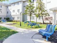 Studio 6 Toronto - Mississauga with Kitchenettes Hotels near Hurontario