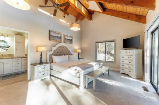 靠近滑雪場、湖泊和傾斜村莊的景觀 + 傾斜寧靜 by Avantstay