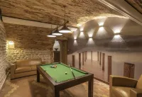 Château d'Avesnes - le Castelet Hotels in Forges-les-Eaux
