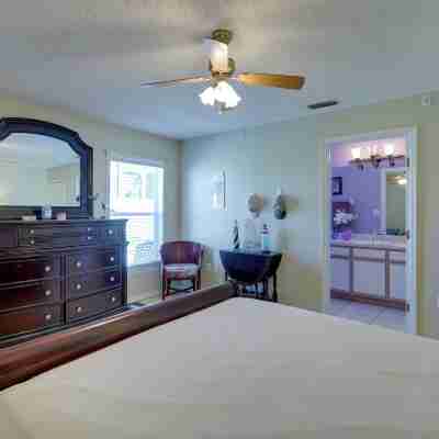 Bright Titusville Retreat w/ Lanai - Wfh Friendly! Rooms