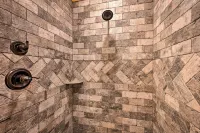 Creekside Broken Bow Cabin w/ Hot Tub & Fire Pit!