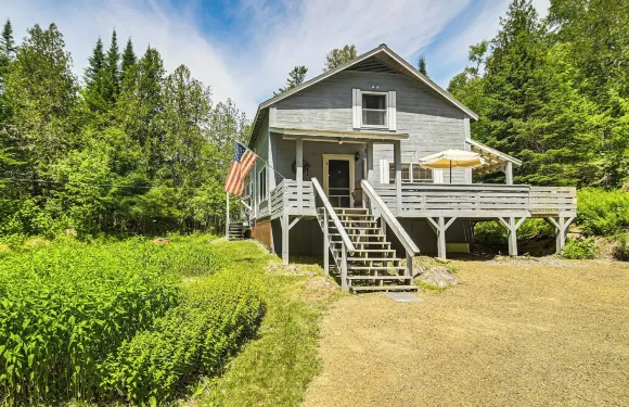 距蘭格利湖1英里：帶環繞甲板的小屋！