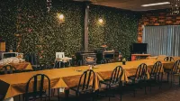 Mountain Creek Motel Bar & Restaurant Hotels in Tawonga