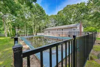 Hampton Bays Retreat Walk to Squires Beach! - 3-Star