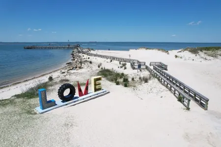 Cozy Outdoor Spaces and Modern Kitchen - Charming Victorian Haven Отели в г. Кейп Чарльз