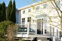 The Harbor Hideout - Riverside home near Beaches, Pier, downtown shops
