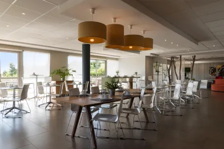 The Originals City, Hôtel Ecoparc, Montpellier Est Отели в г. Жаку