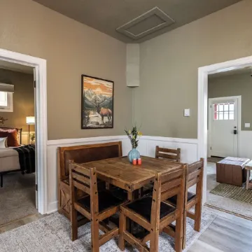 Charming 2-Bedroom House in Uptown Butte