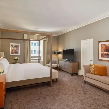 Fairmont Palliser Отели рядом с достопримечательностью «Скульптура Разговор»