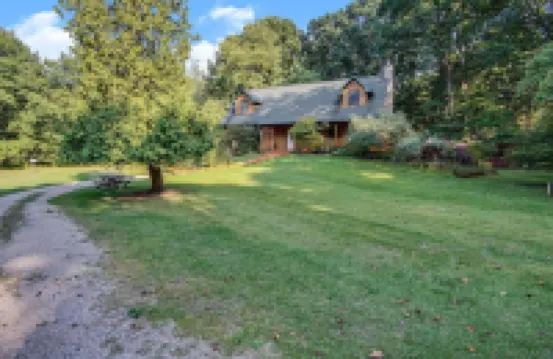 Dream Vacation Home on 2 acres w/hot tub - Close to beaches & wineries
