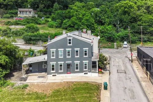 Game Days, Grubs and More Updated Cincinnati Home! Hotels in Fort Mitchell