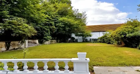 Best Western Andover Отели рядом с достопримечательностью «St Michael and All Angels West Andover and Preschool»