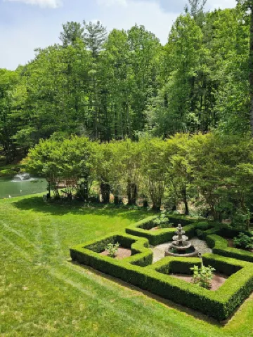 Cute family cabin w/hot tub