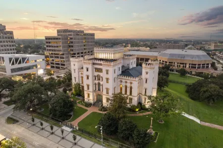 Hotel Indigo Baton Rouge Downtown Отели в г. Порт Аллен