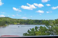 Waters Edge Retreat - For 6!