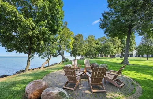 Charming Waterfront Lake Villa on Mille Lacs Lake