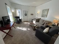 Cozy remodeled 1 bedroom near Drake U and downtown