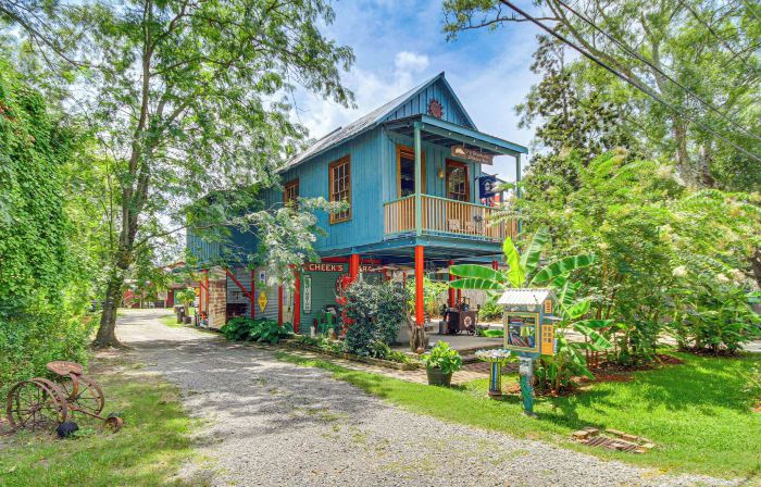 Eclectic Mandeville Home: Walk to Lakefront Park