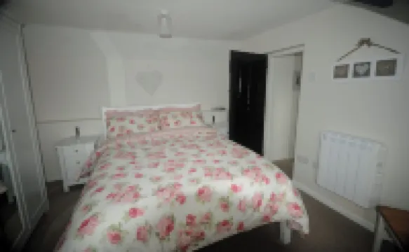 Beautiful and Quiet Rural hideaway for two near Ludlow with stunning views