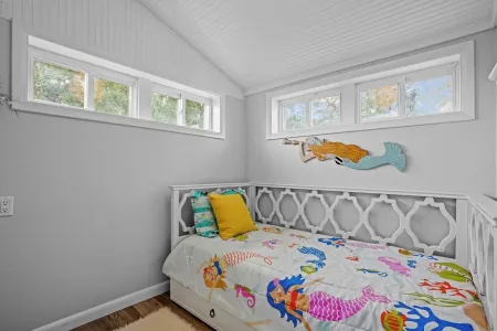 Coastal Cottage in Pt.Judith Walk to Beaches, BI Ferry, Ice Cream,Aunt Carries.