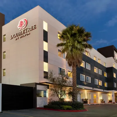DoubleTree by Hilton Queretaro Hotels near Urban Arcos