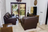 Beautiful oceanfront apartment, 1 block from 5th Av.