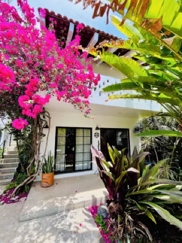 Kitchen, Saltwater Pool, Fast Wifi, Queen Bed, Air Conditioning - "Mar"