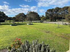Aggies is a 2 bedroom cottage in a semi rural part of Goolwa. Close to the river