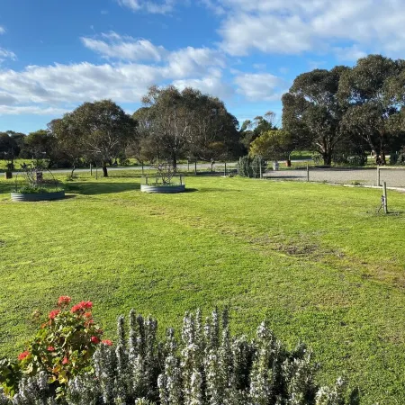 Aggies is a 2 bedroom cottage in a semi rural part of Goolwa. Close to the river